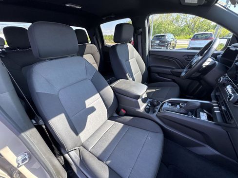 Used 2023 Chevrolet Colorado Trail Boss w/ Technology Package AWD/4WD image 18