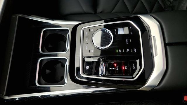 Used 2025 BMW 740i RWD image 72