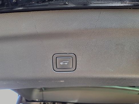 Used 2023 Chevrolet Tahoe High Country image 16