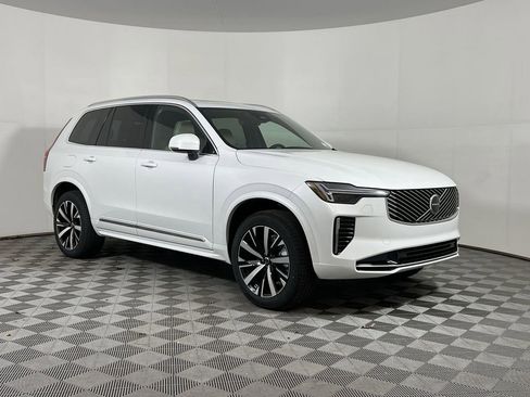 Used 2026 Volvo XC90 B5 Core image 2
