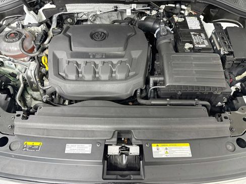 Certified 2024 Volkswagen Tiguan SE w/ Panoramic Sunroof Package AWD/4WD image 28