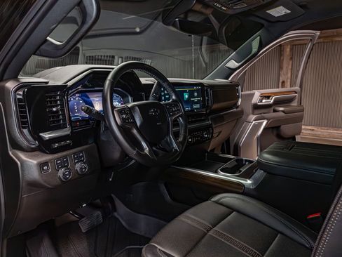 Used 2024 Chevrolet Silverado 2500 High Country w/ Midnight Edition image 17