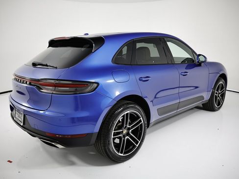 Certified 2021 Porsche Macan image 7