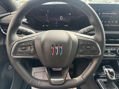 Certified 2025 Buick Envista Sport Touring w/ Convenience I Package FWD image 19