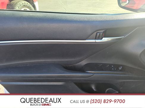 Used 2022 Toyota Camry SE image 9