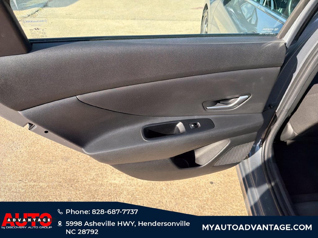 Used 2025 Hyundai Elantra SEL FWD image 30