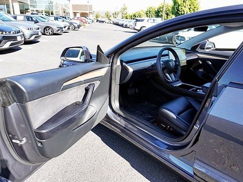 Used 2023 Tesla Model 3 Standard Range image 44