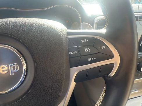 Used 2014 Jeep Grand Cherokee Overland image 16