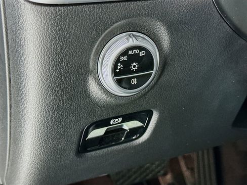 Used 2025 Mercedes-Benz C 300 Sedan image 11