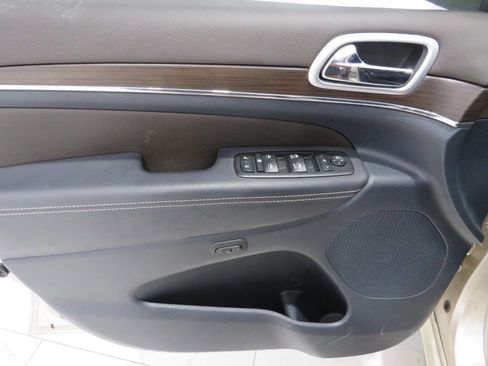 Used 2014 Jeep Grand Cherokee Overland w/ Trailer Tow Group IV image 27