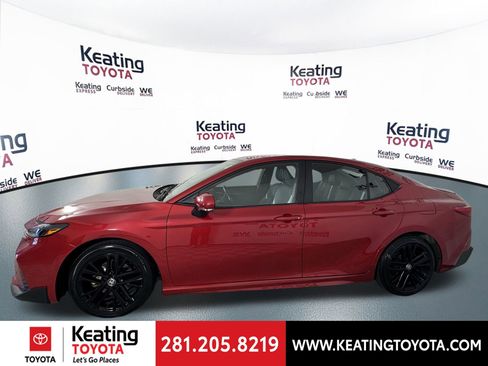 Used 2025 Toyota Camry SE image 7