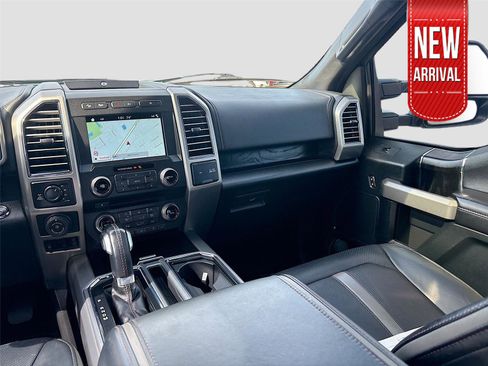 Used 2018 Ford F150 Platinum w/ Equipment Group 701A Luxury image 26