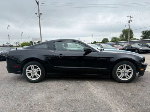Used 2014 Ford Mustang Coupe RWD image 3