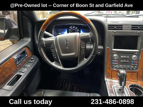 Used 2015 Lincoln Navigator 4WD image 17