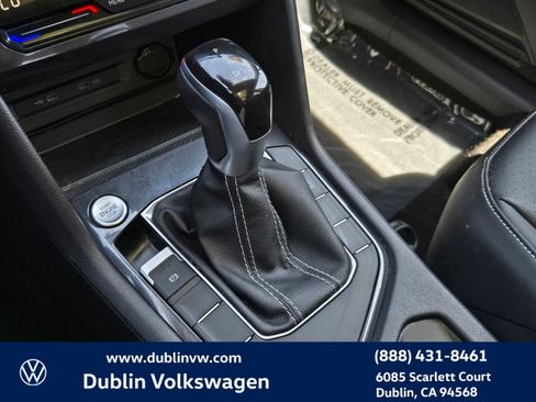 Used 2023 Volkswagen Tiguan SE w/ Panoramic Sunroof Package FWD image 17