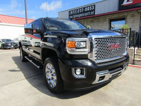 Used 2015 GMC Sierra 2500 Denali w/ Duramax Plus Package AWD/4WD image 6