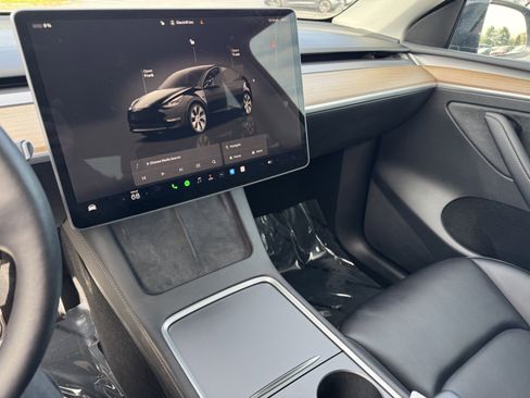 Used 2024 Tesla Model Y 2WD image 22