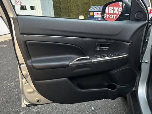 Used 2025 Mitsubishi Outlander Sport SE image 16