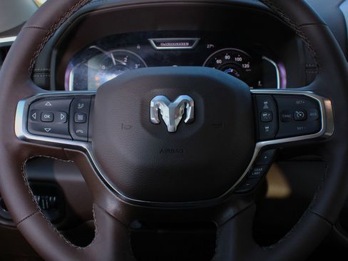 New 2026 RAM 2500 Laramie AWD/4WD image 19