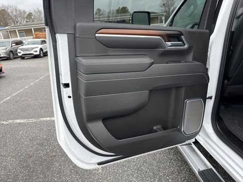 Used 2025 GMC Sierra 2500 Denali image 29