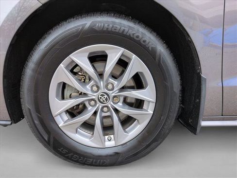 Used 2022 Toyota Sienna XLE w/ XLE Plus Package image 25