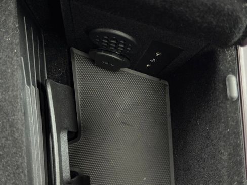 Used 2025 Porsche Taycan 4S image 37