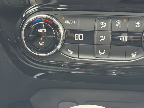 Used 2026 Chevrolet Trax LT w/ LT Convenience Package image 28