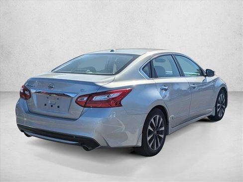 Used 2016 Nissan Altima 2.5 SL w/ Moonroof Package image 4