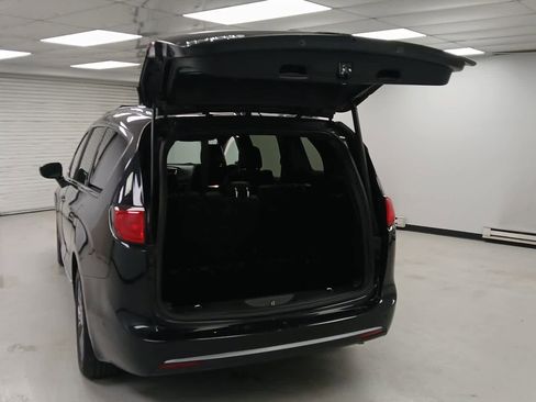 Used 2020 Chrysler Pacifica Limited image 5