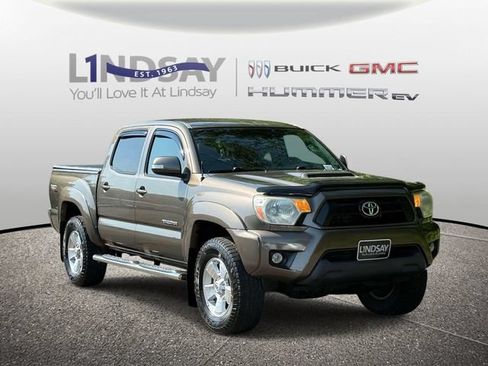 Used 2013 Toyota Tacoma 4x4 Double Cab w/ TRD Sport Pkg image 2