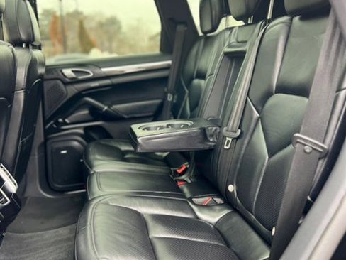 Used 2017 Porsche Cayenne Platinum Edition w/ Premium Package (PJV) image 32