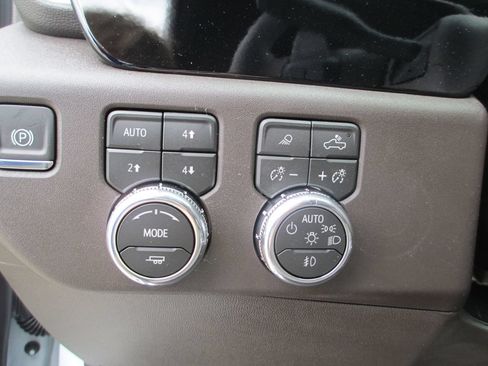 New 2026 GMC Sierra 1500 SLT w/ SLT Premium Plus Package AWD/4WD image 18
