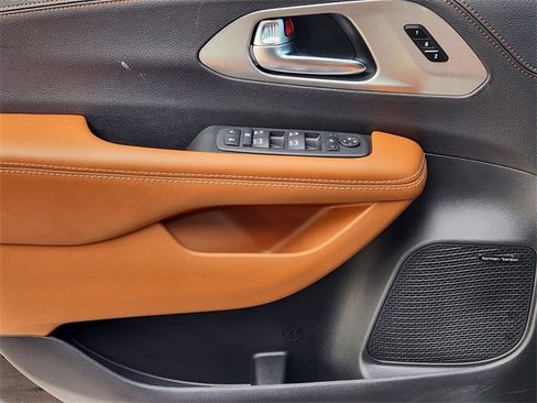 New 2026 Chrysler Pacifica Pinnacle image 18