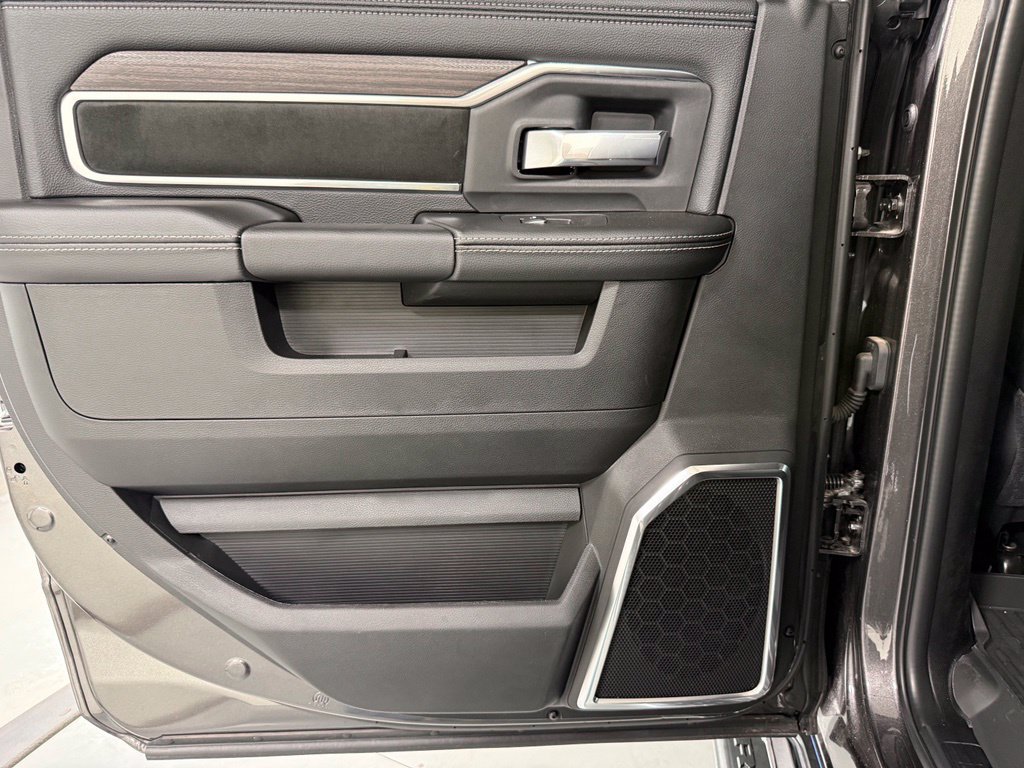 New 2026 RAM 2500 Laramie AWD/4WD image 17