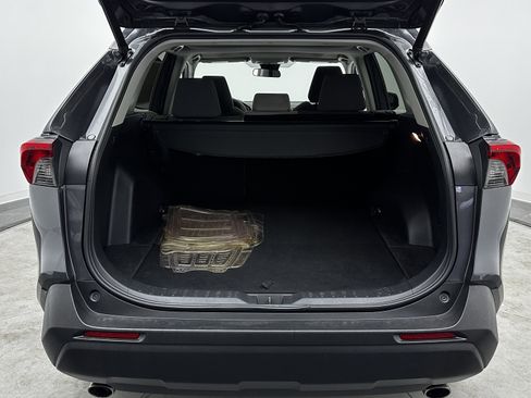 Used 2020 Toyota RAV4 XLE w/ Convenience Package image 28