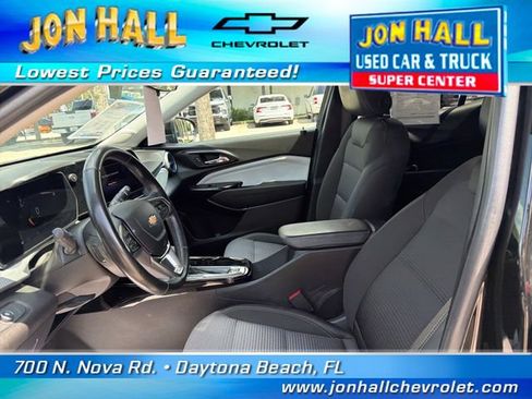 Used 2025 Chevrolet Trax LT w/ Driver Confidence Package FWD image 17