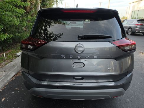 Used 2022 Nissan Rogue SV FWD image 5