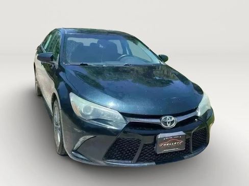 Used 2016 Toyota Camry SE image 4