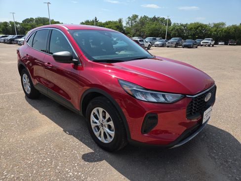 Certified 2023 Ford Escape Active AWD/4WD image 15