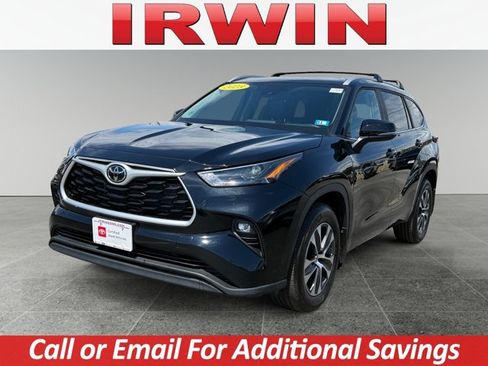Used 2023 Toyota Highlander XLE AWD/4WD image 1