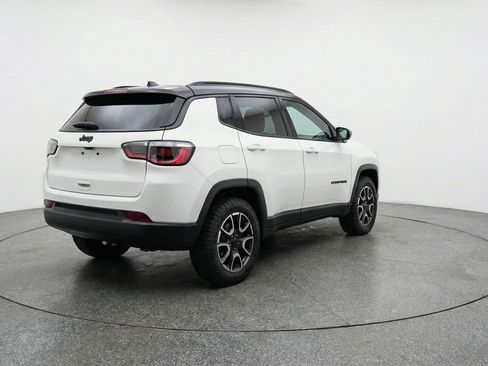 Used 2025 Jeep Compass Trailhawk image 9