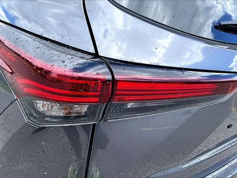 Used 2025 Toyota Highlander Limited AWD/4WD image 28