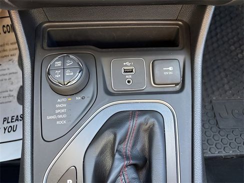 Used 2021 Jeep Cherokee Trailhawk w/ Trailer Tow Group image 16