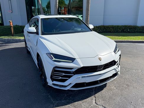 Used 2021 Lamborghini Urus image 6