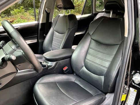 Used 2021 Toyota RAV4 XLE Premium AWD/4WD image 18