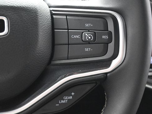 Used 2024 Jeep Wagoneer 2WD image 21