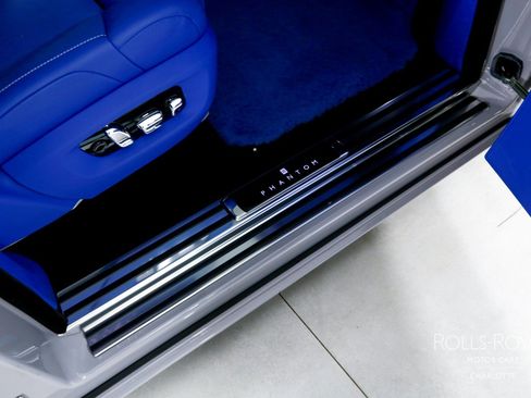 Used 2024 Rolls-Royce Phantom Sedan w/ The Phantom Package RWD image 37