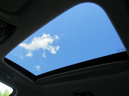 Used 2023 Kia Niro EX Touring image 7