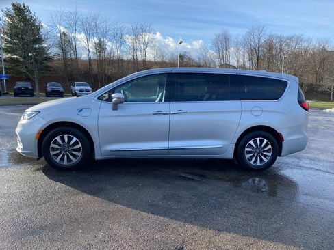 Used 2022 Chrysler Pacifica Limited image 6
