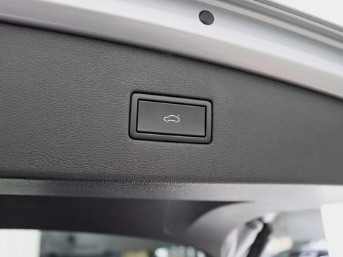 Used 2019 Volkswagen Tiguan SEL w/ 3rd Row Seat Package image 36